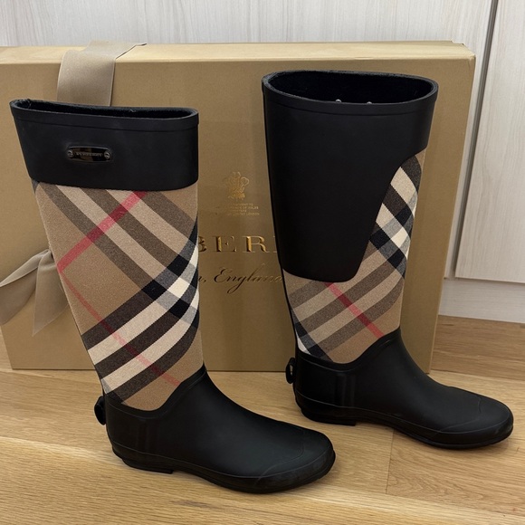 Burberry Black and Tan Checkered Boots - Picture 9 of 17